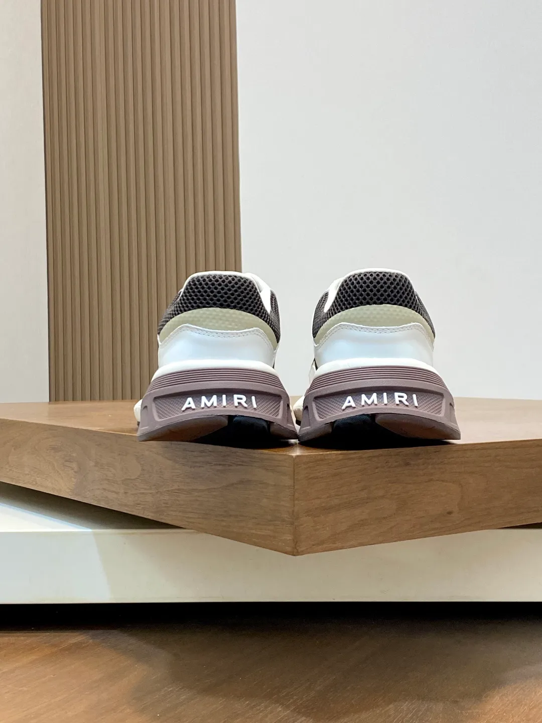 💰740 AMIRI's new men's casual sports shoes, made of first-layer cowhide leather uppers and spliced ​​with original breathable mesh, rich in three-dimensionality, contrasting color design, simple style, fashionable and sporty, breathable mesh lining, original ultra-light outsole, a must-have item for daily leisure! Size: 38-45 (38, 45 customized)